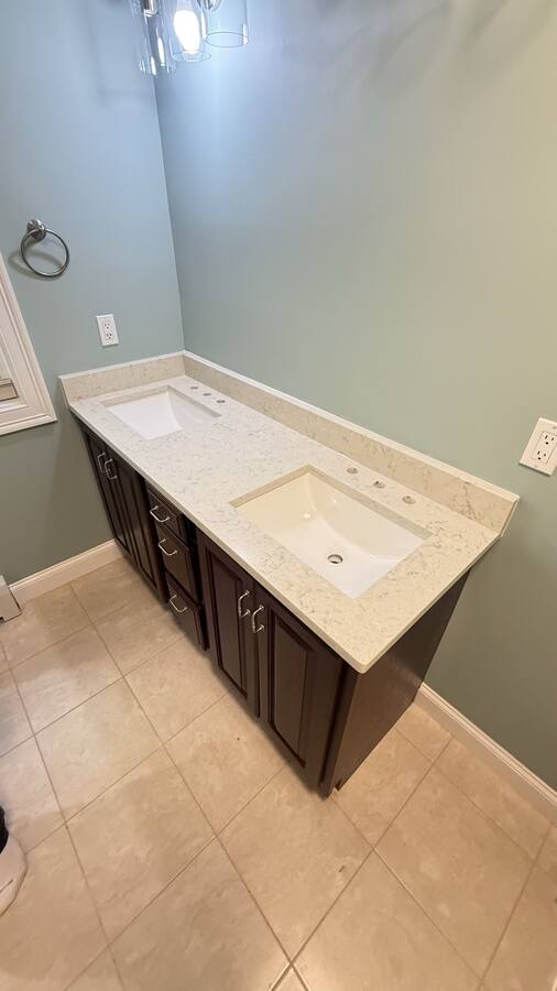 Carrara-look quartz double vanity